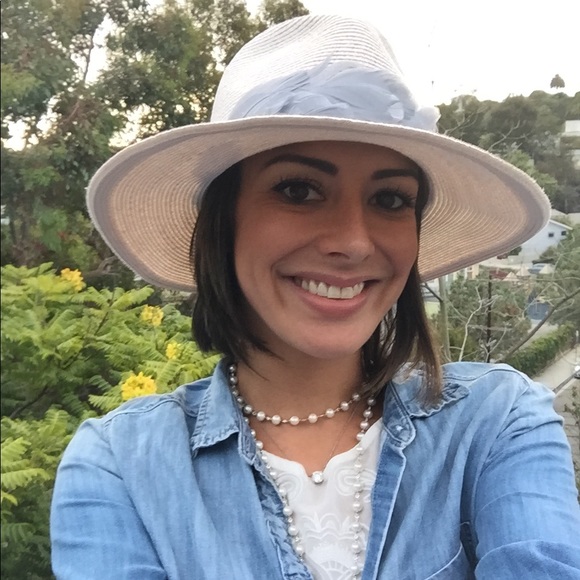 Meet your Posher, Tiffany - Picture 2 of 4